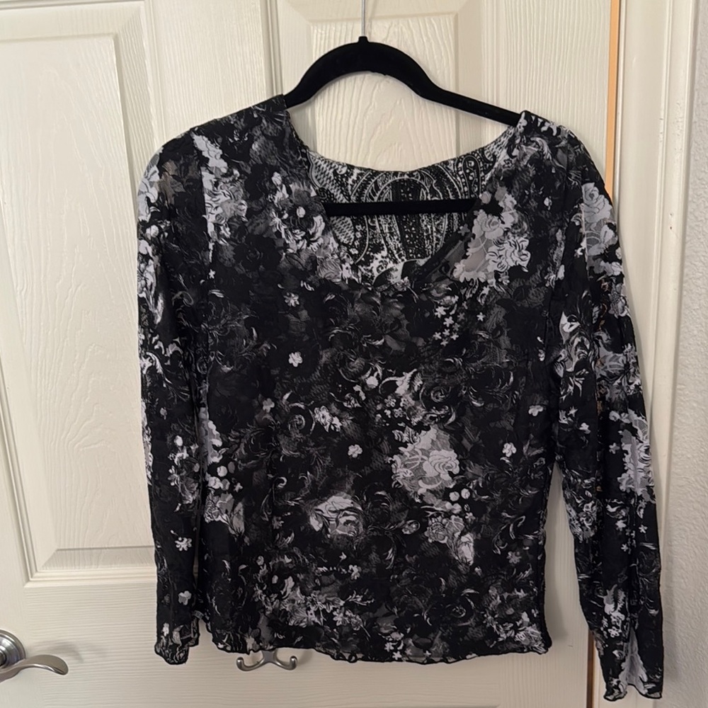 Women’s reversible black and white blouse (stretchy fabric)